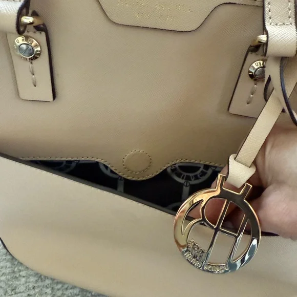 Classic Henri Bendel bag - Picture 3 of 9